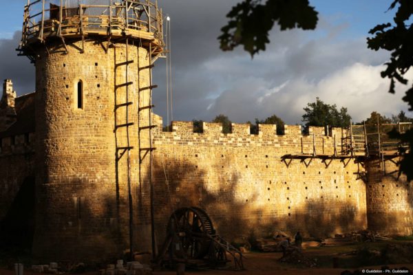 Un chateau fort se construit à Guédelon