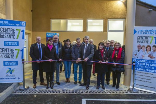 Le Conseil départemental de Saône-et-Loire ouvre des centres de santé et salarie des médecins.