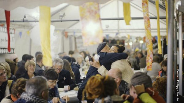 Pendant toute une année, Philippe Barrier a suivi les dizaines de bénévoles qui préparent le festival de Feigneux, dans l’Oise.