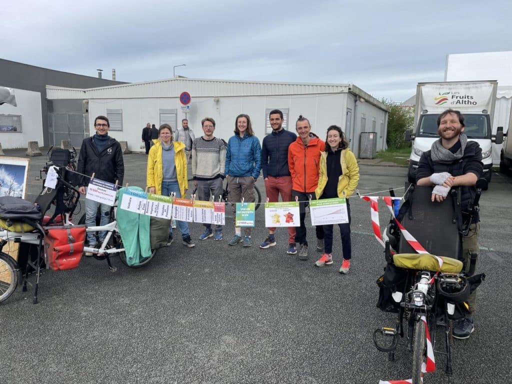 Les Sacoches du Climat, une équipe de onze jeunes chercheurs et chercheuses en science du climat et du vivant, vont réaliser une itinérance à vélo de dix jours dans les Hauts-de-France du 19 au 27 mai 2025 dans le but de mener des ateliers, ciné-discussions, débats et conférences autour des questions du climat et de la biodiversité.