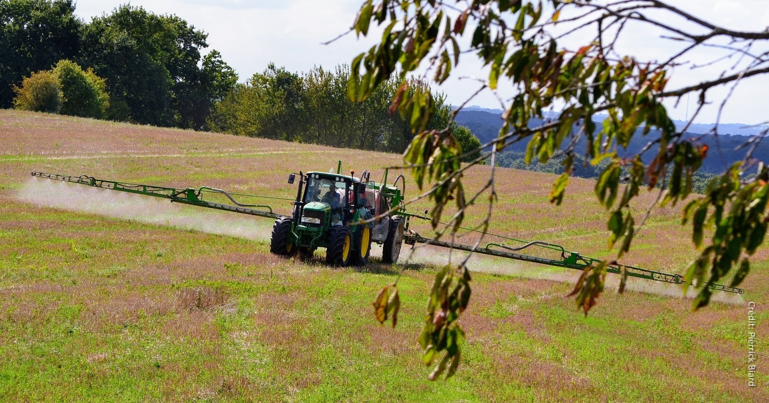 Générations futures a dévoilé fin 2024, Geophyto, une carte interactive pour connaître la quantité de pesticides, dangereux pour la santé humaine et l’environnement, achetée par département de 2015 à 2022.