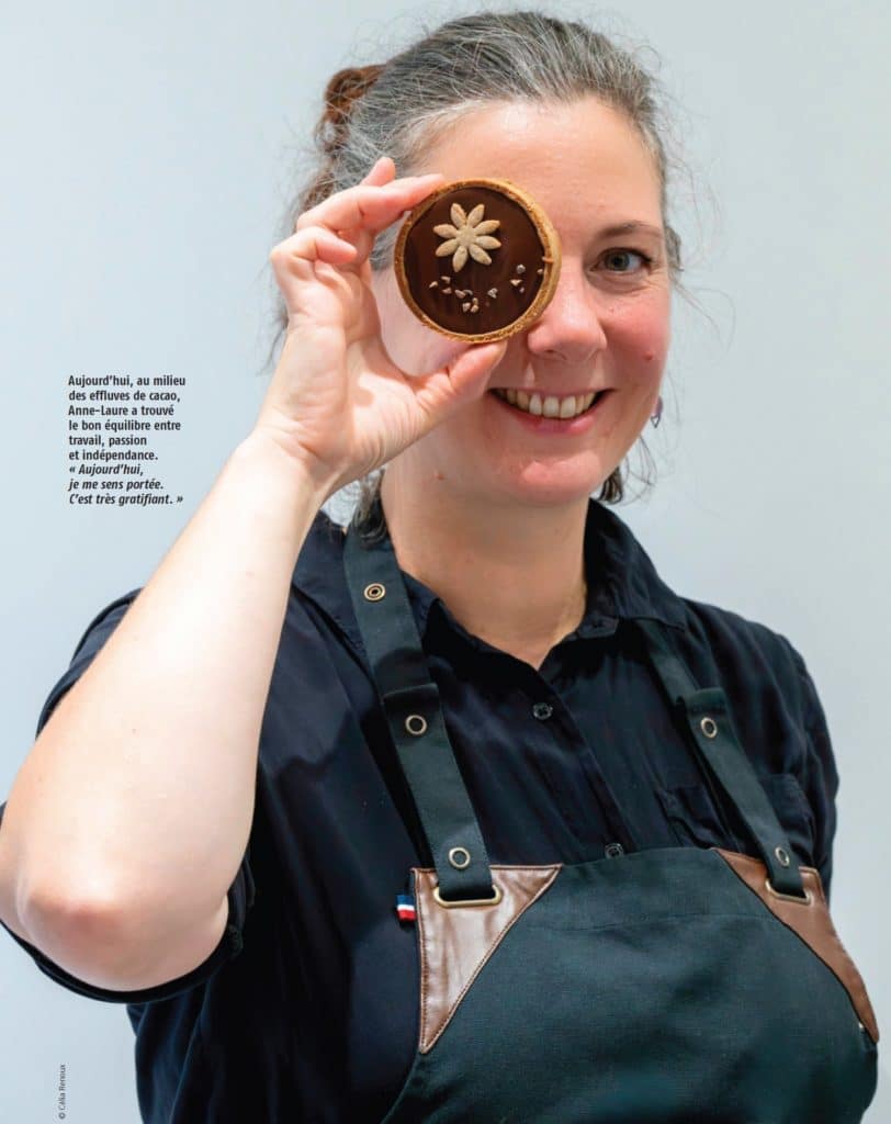 Aujourd’hui, dans son atelier aux effluves de cacao, Anne-Laure a trouvé le bon équilibre entre travail, passion et indépendance. 