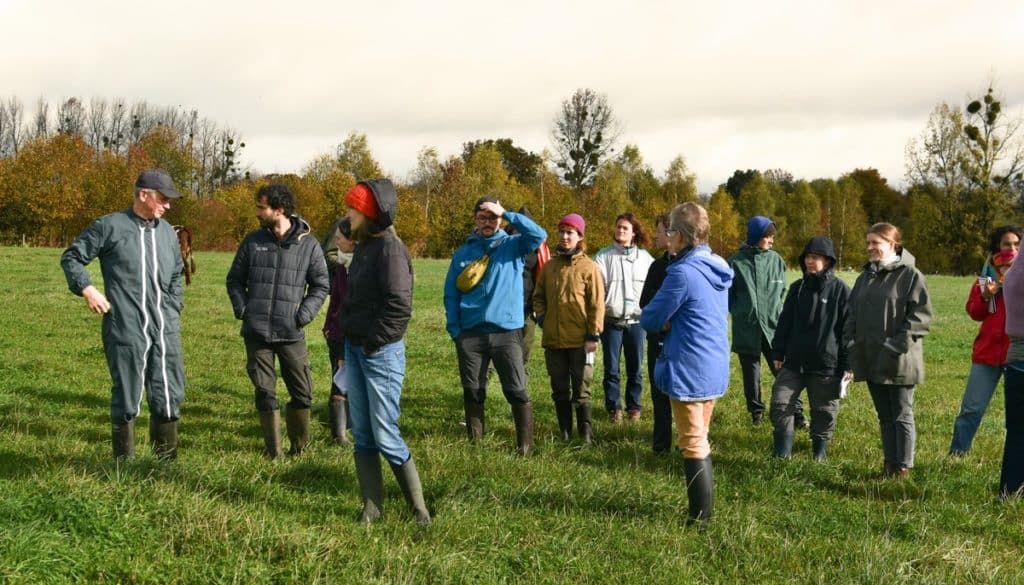 Alterfixe crée des espaces de rencontre entre porteur⋅euses de projets et agriculteur⋅ices pour favoriser la transmission des fermes.