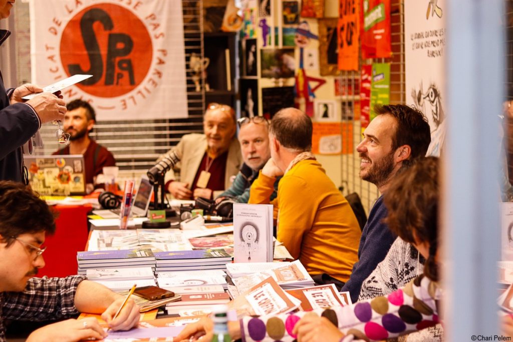 Village et l'association des lecteurs présents au 1er salon des médias indépendants, organisé à Rennes en avril 2026