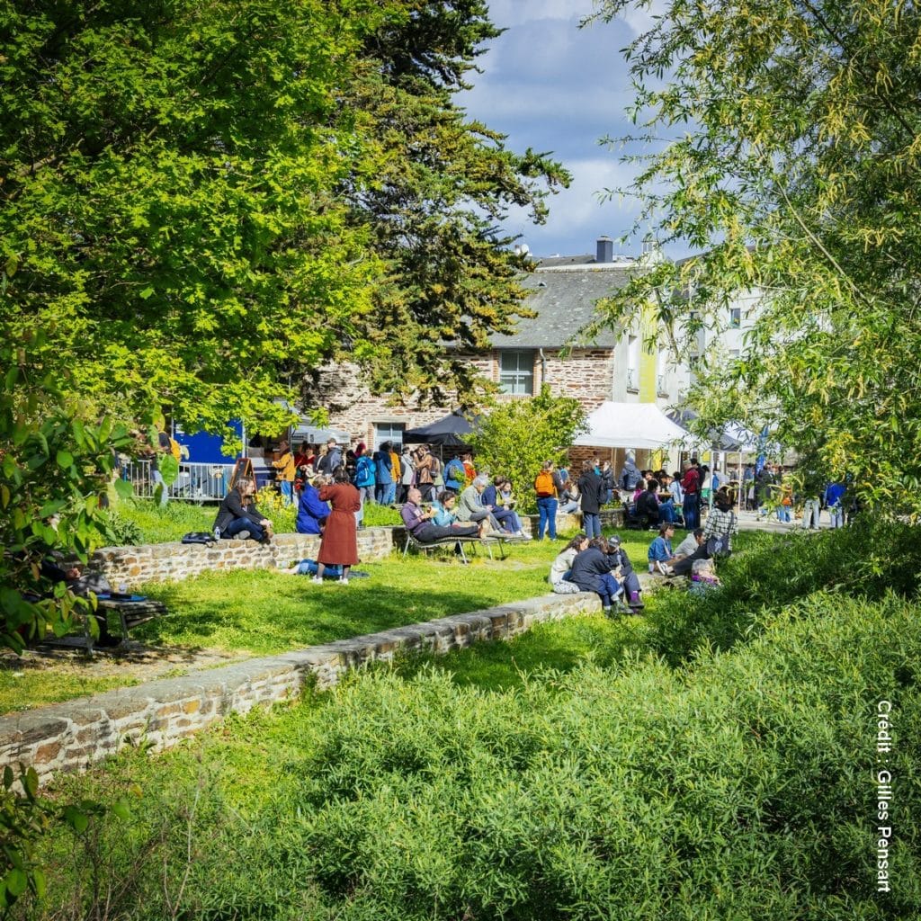 Village et l'association des lecteurs présents au 1er salon des médias indépendants, organisé à Rennes en avril 2026
