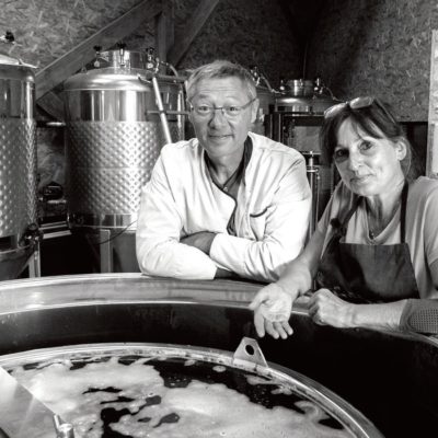 Face à l’inflation et la saturation du marché, les brasseries artisanales, motrices dans la vie des communes, doivent se réinventer.