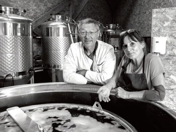 Face à l’inflation et la saturation du marché, les brasseries artisanales, motrices dans la vie des communes, doivent se réinventer.