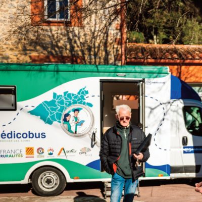 Dans les Pyrénées-Orientales, un cabinet médical nomade soigne les habitants isolés.