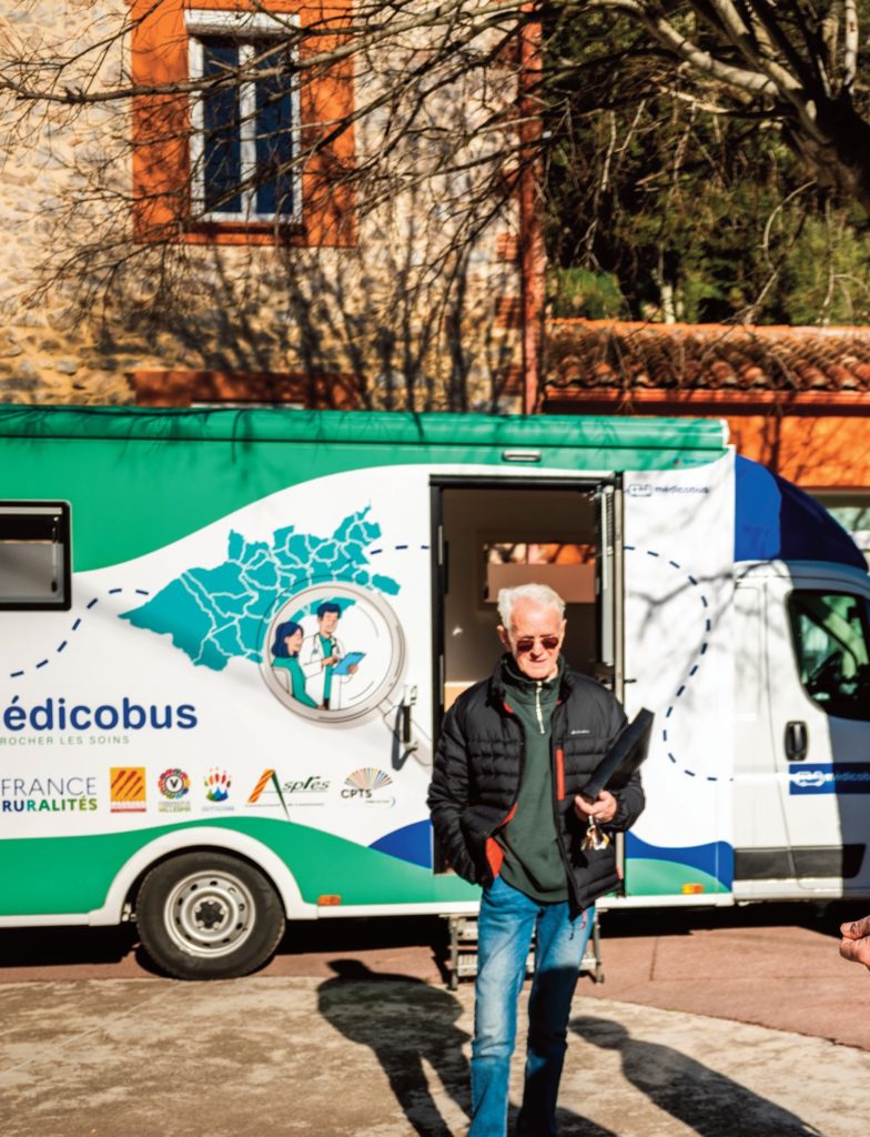 Dans les Pyrénées-Orientales, un cabinet médical nomade soigne les habitants isolés.
