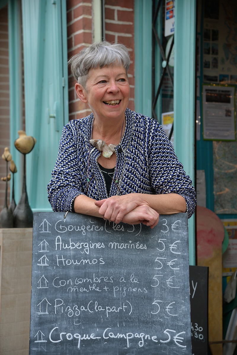 Le Maquis de Vareilles cherche un repreneur. Ce lieu hybride qui fait tout à la fois café, restaurant, épicerie de produits locaux et équitables, librairie, brocante et salle de concerts